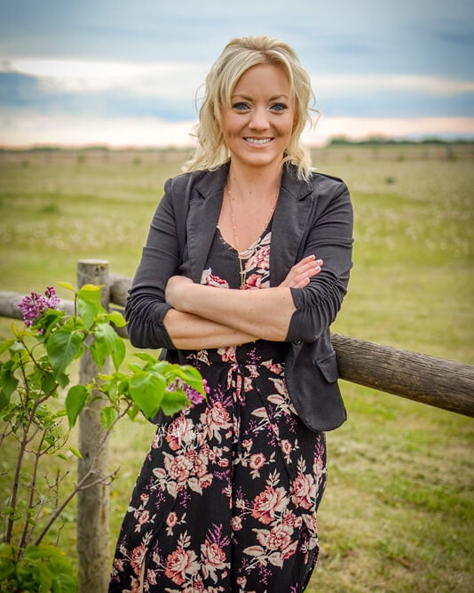 chair cover rentals saskatoon - Victorian Diamond Events